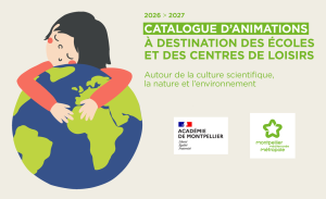Visuel du catalogue d'animations à destination des écoles et des centres de loisirs autour de la culture scientifique, la nature et l'environnement, édition 2025-2026, avec un enfant qui fait un calin à la Terre et le logo de l'Académie de Montpellier et celui de la Métropole de Montpellier